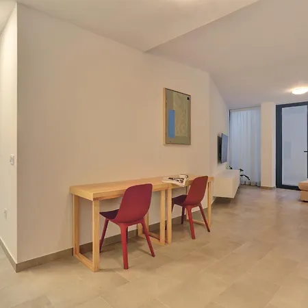 Kokomo Beachfront Apartmán