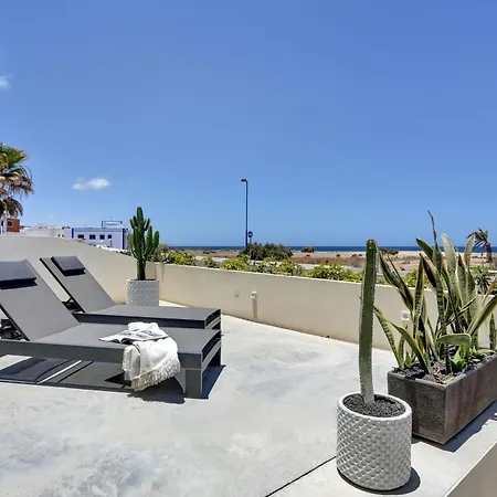 Kokomo Beachfront *