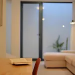 Kokomo Beachfront 아파트